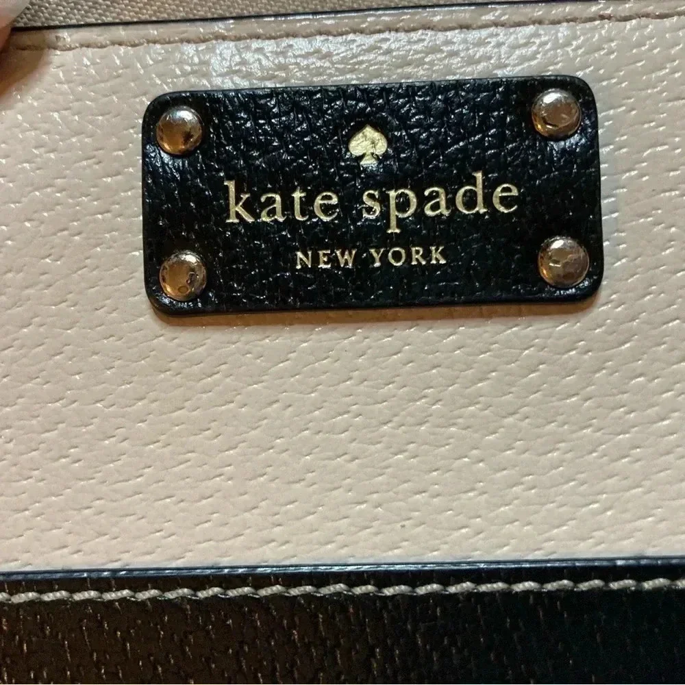 Like New Kate Spade Bay Street Pebbled Leather Zip Around Wallet